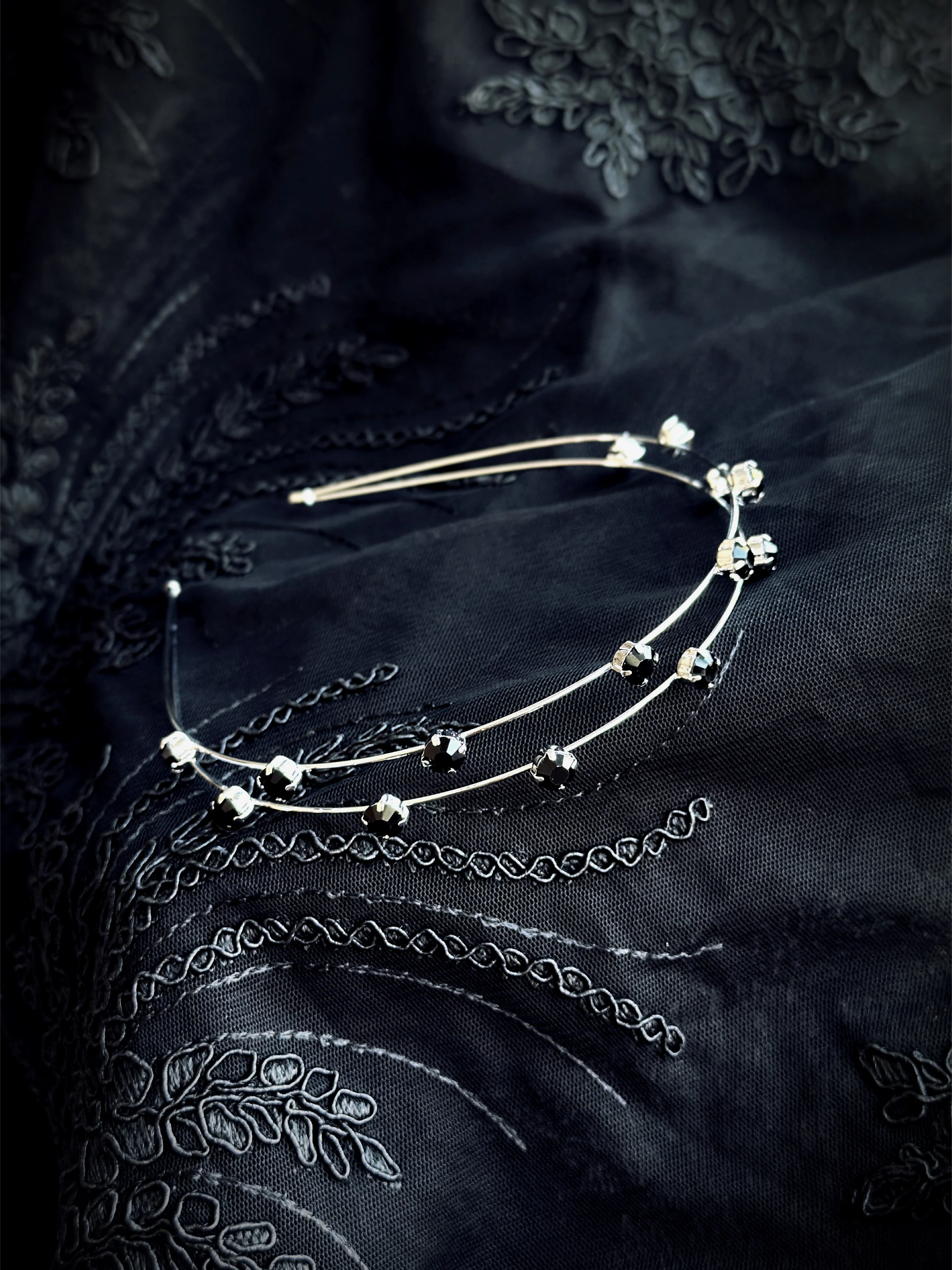 Obsidian Beauty Headband - Silver/Black - Image 3