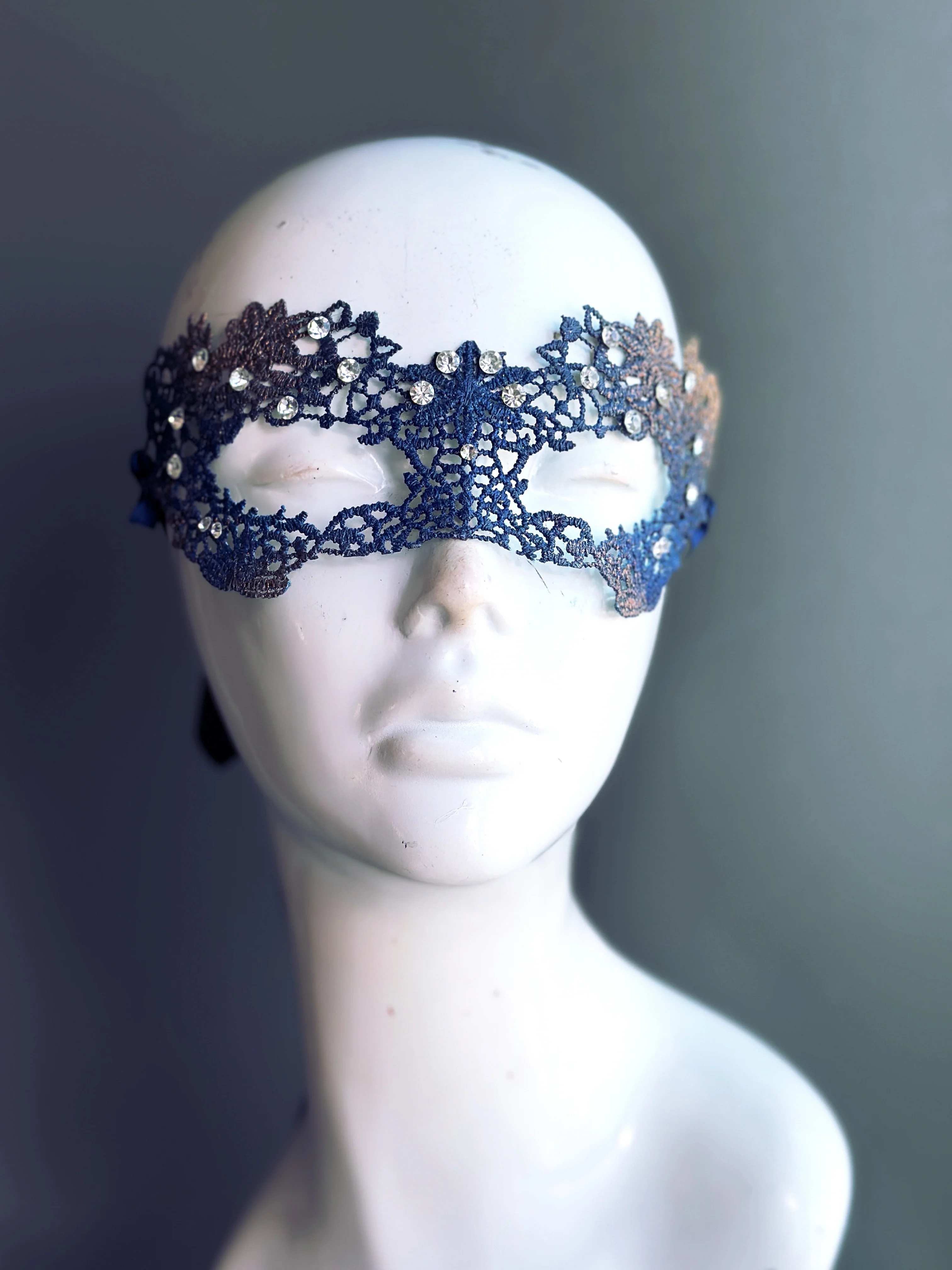 Princess Lace Mask - Blue & Gold