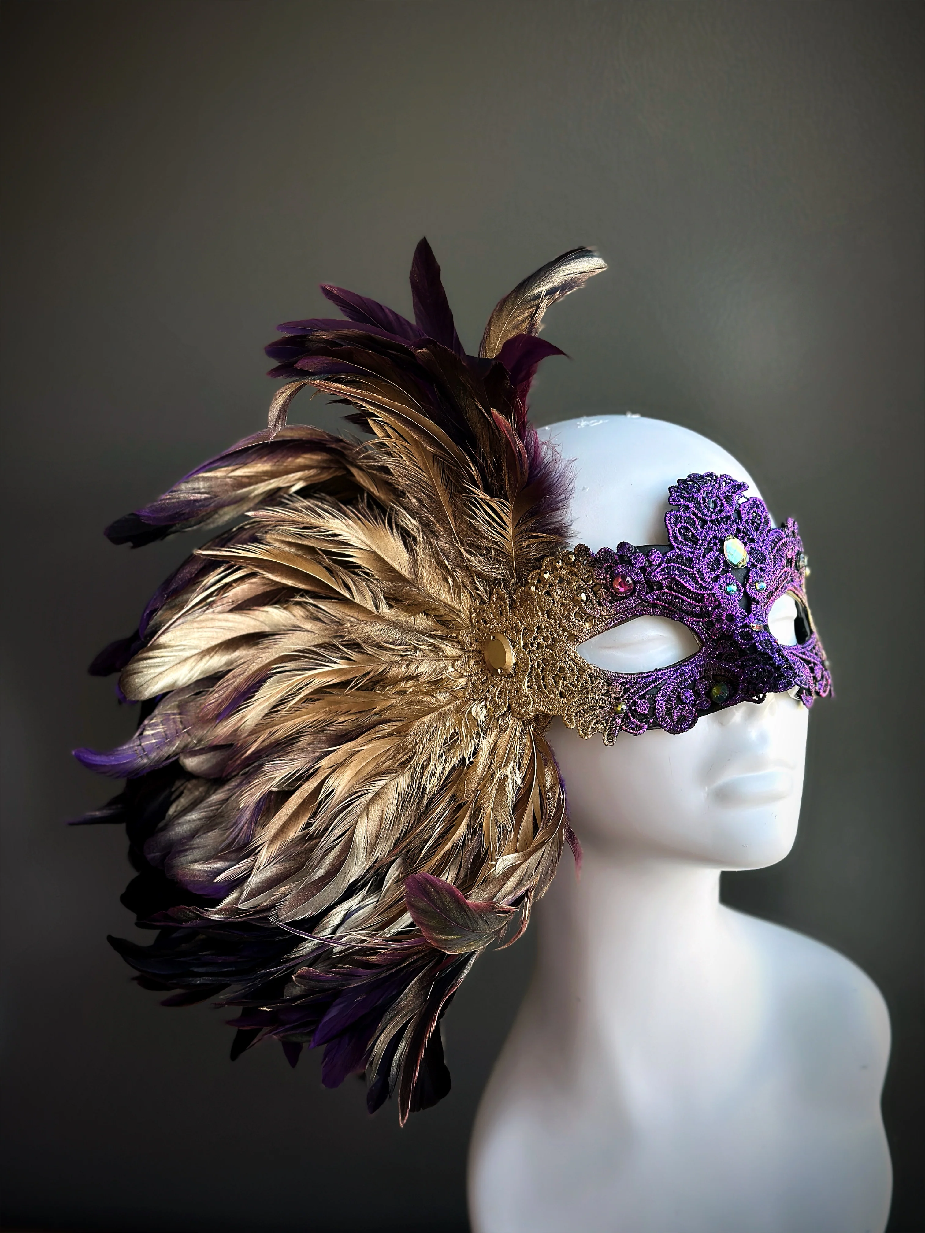 Royal Plume Feather Mask - Purple/Gold