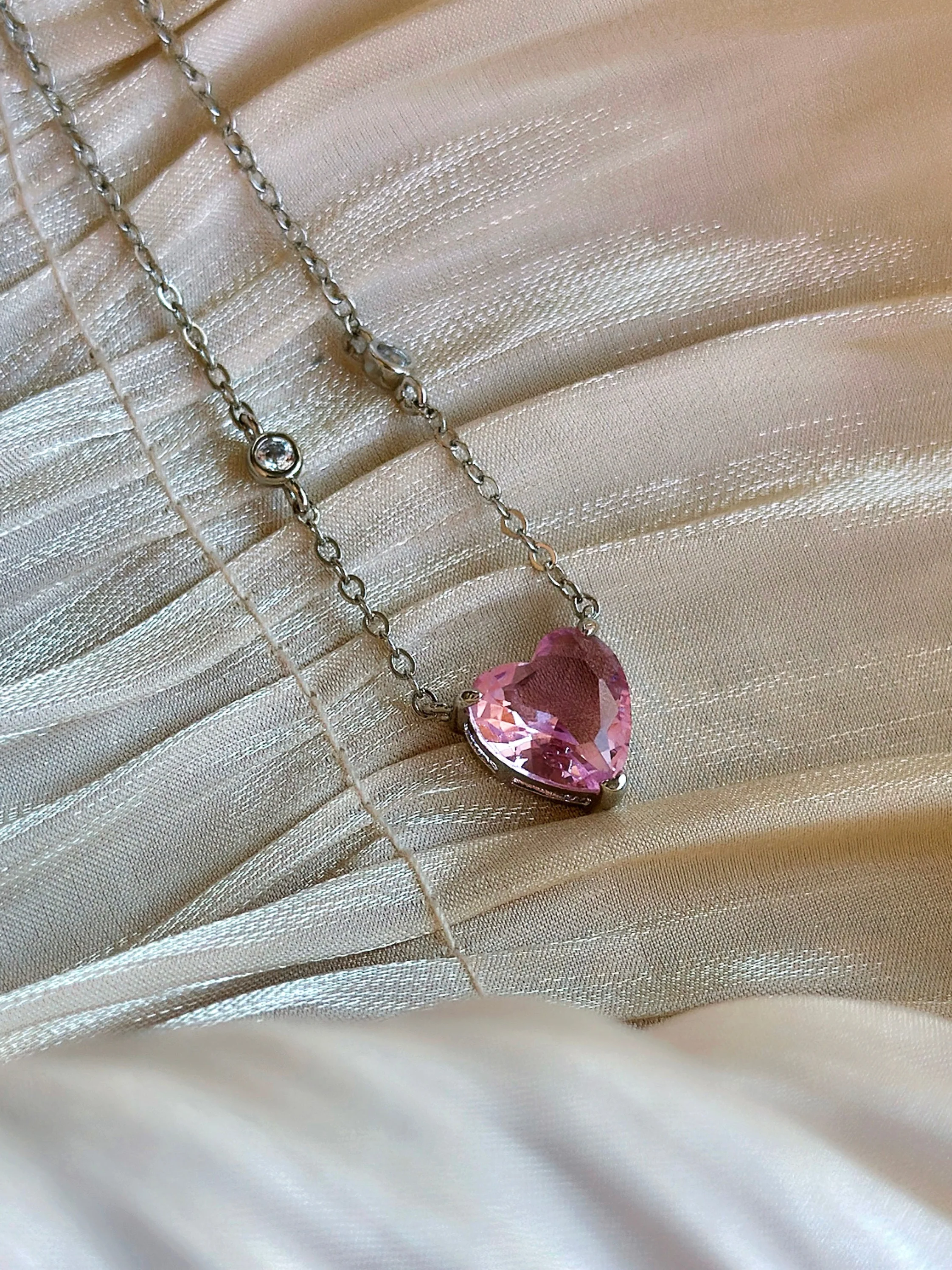 Rosaline Heart - Necklace (Silver/Pink)