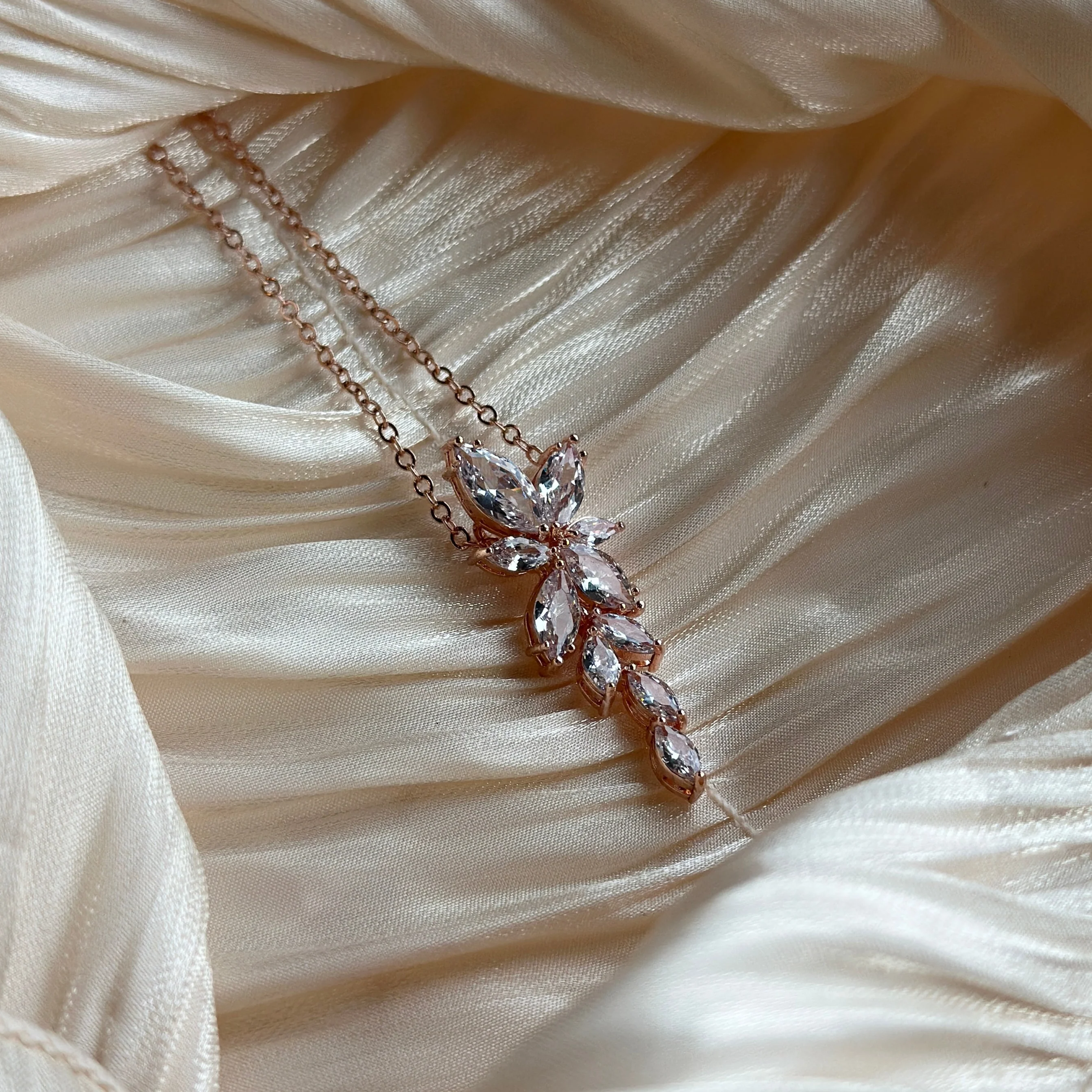 Vine - Necklace (Rose Gold)