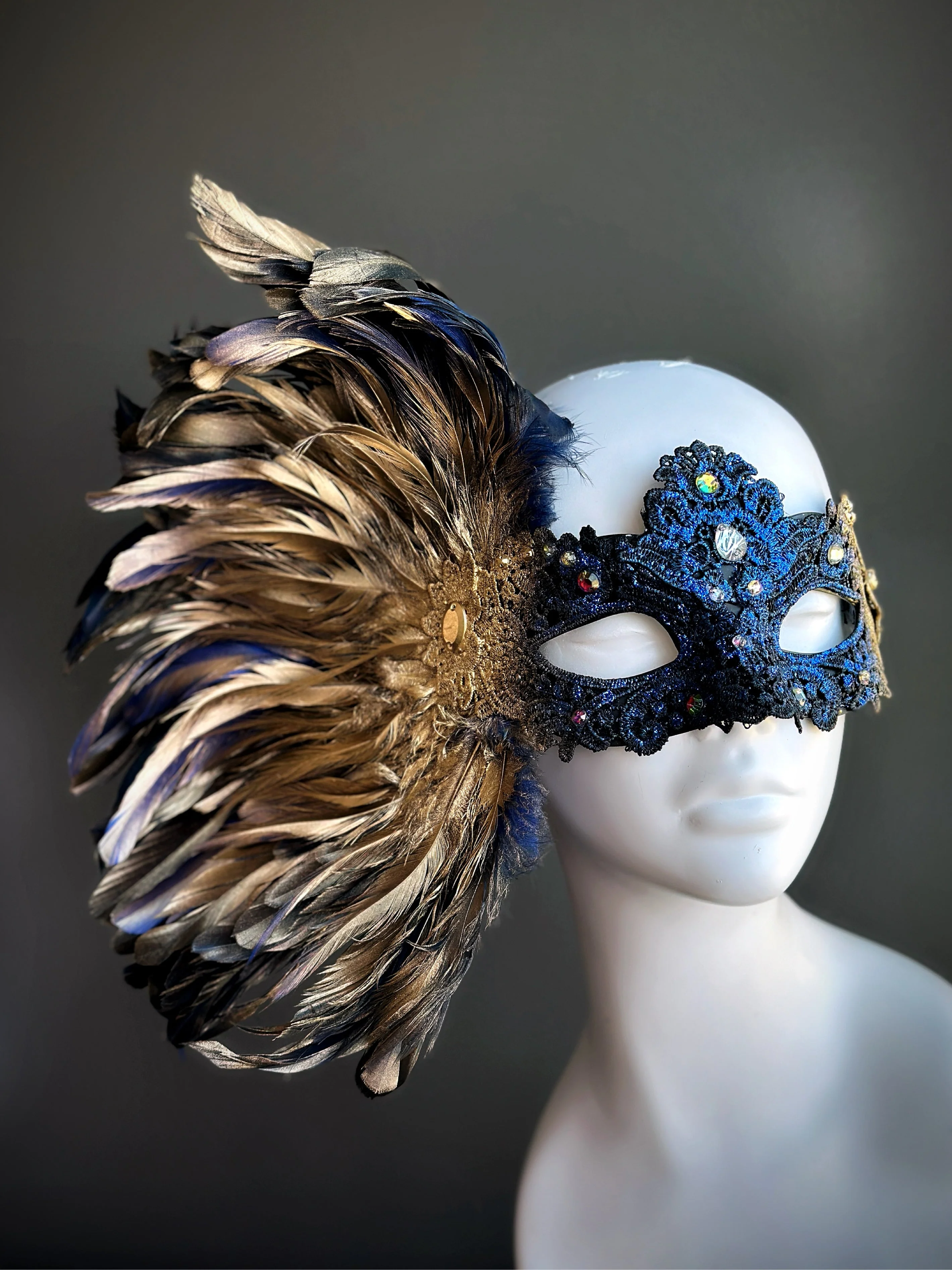 Royal Plume Feather Mask - Blue/Gold - Image 3