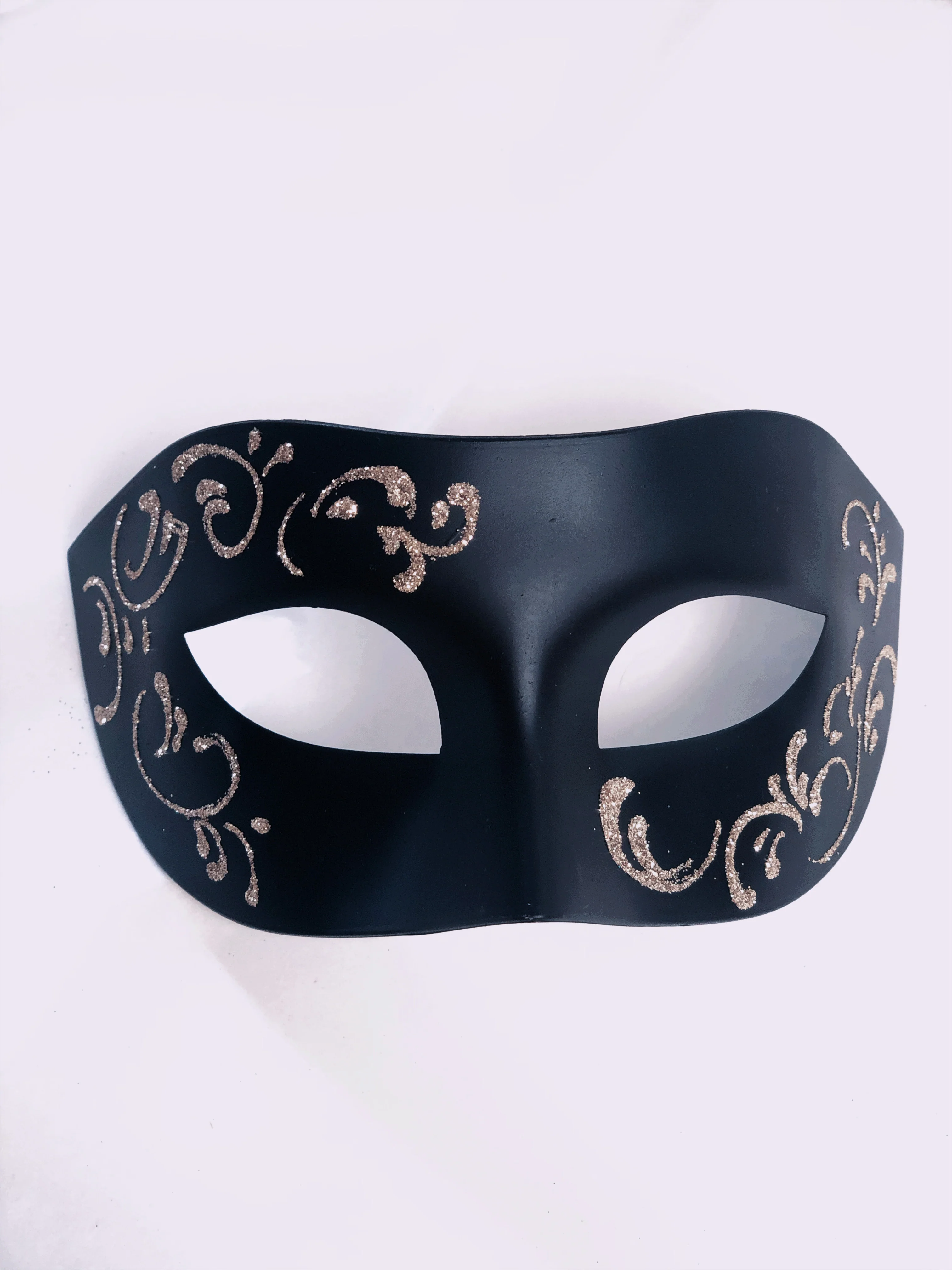 Venetian Filigree  Mask - Black/Gold - Image 3