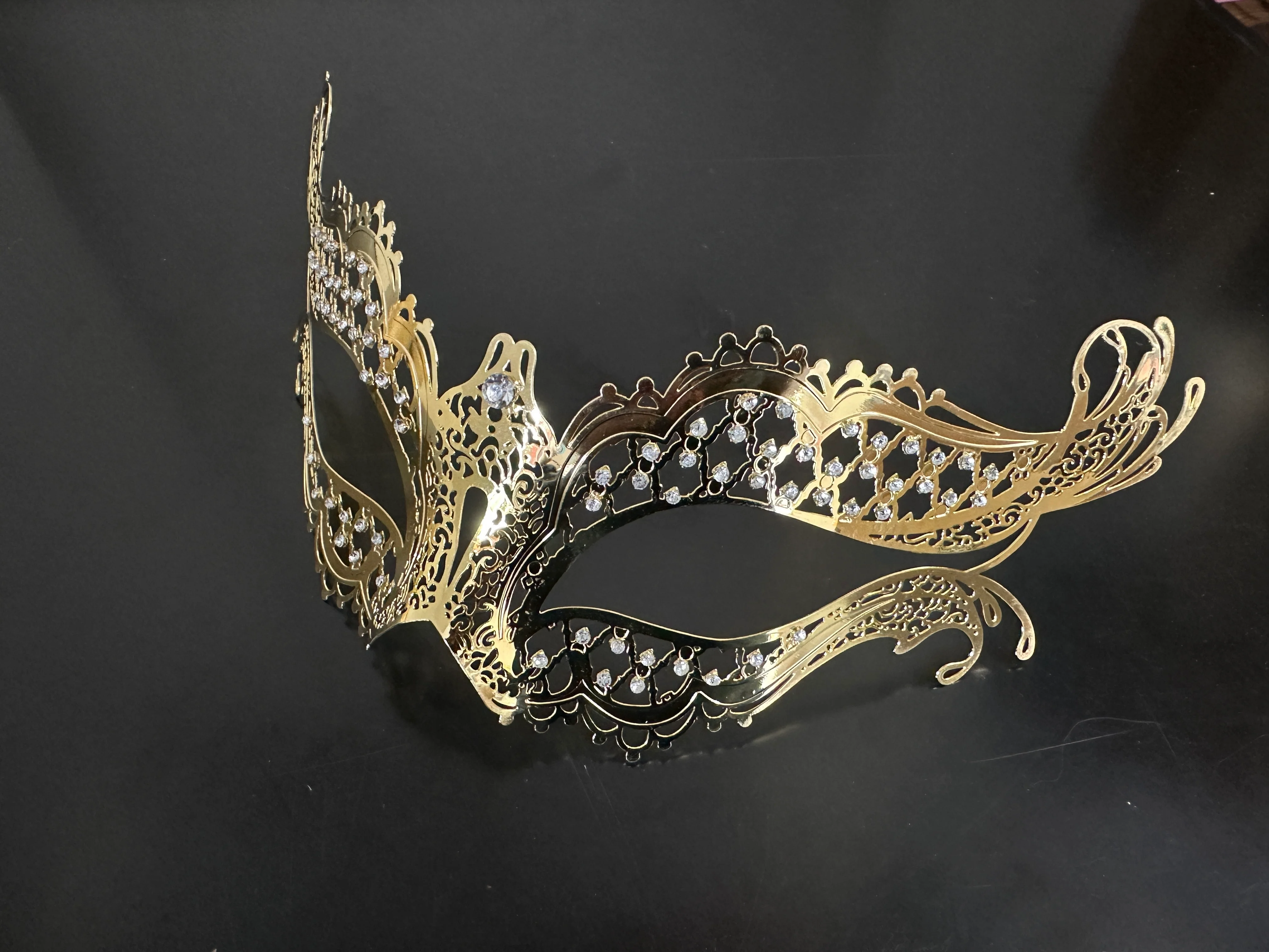 Vamp Diaries Mask - Gold - Image 3