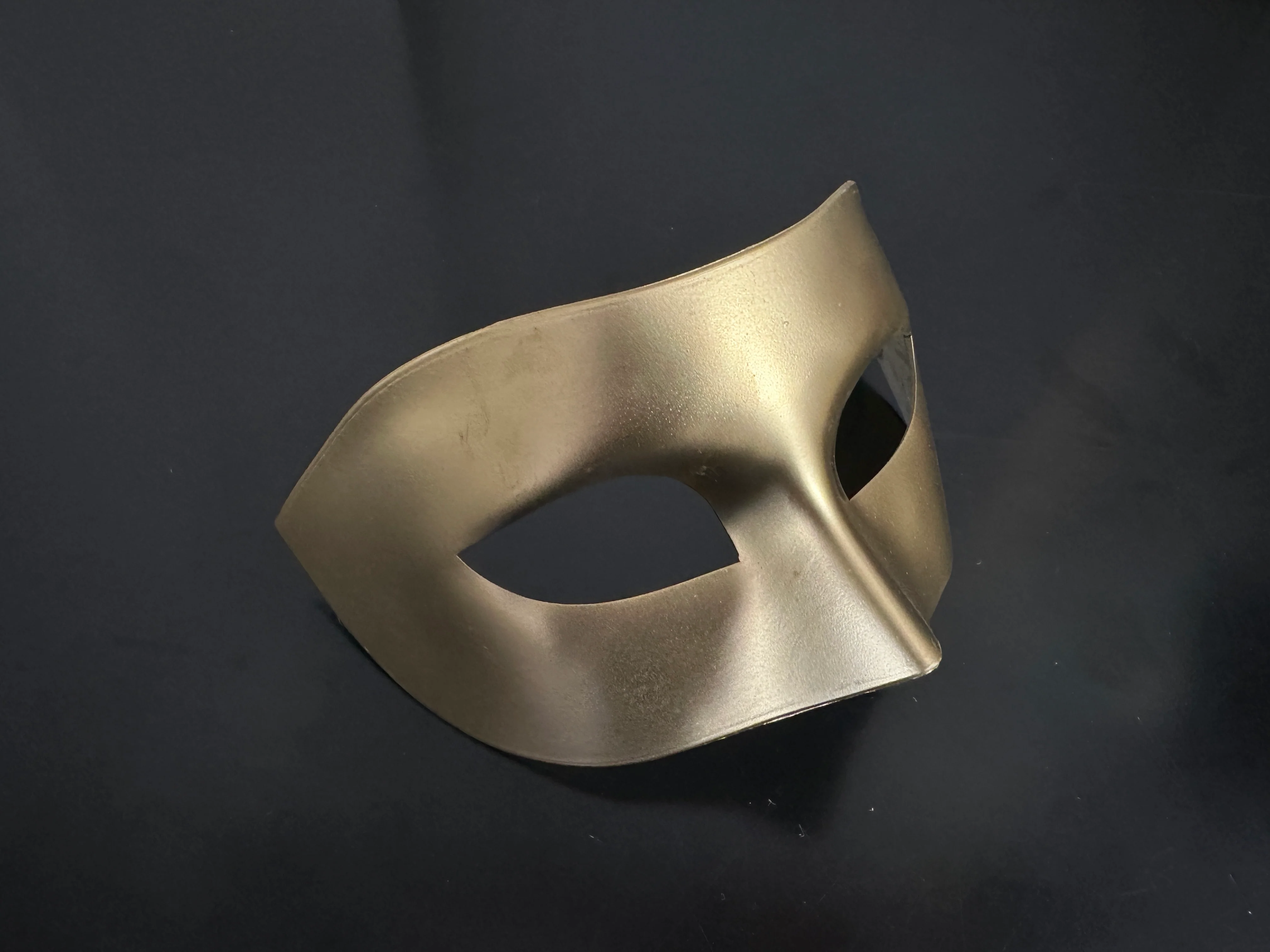Vamp Diaries Mask - Gold - Image 4