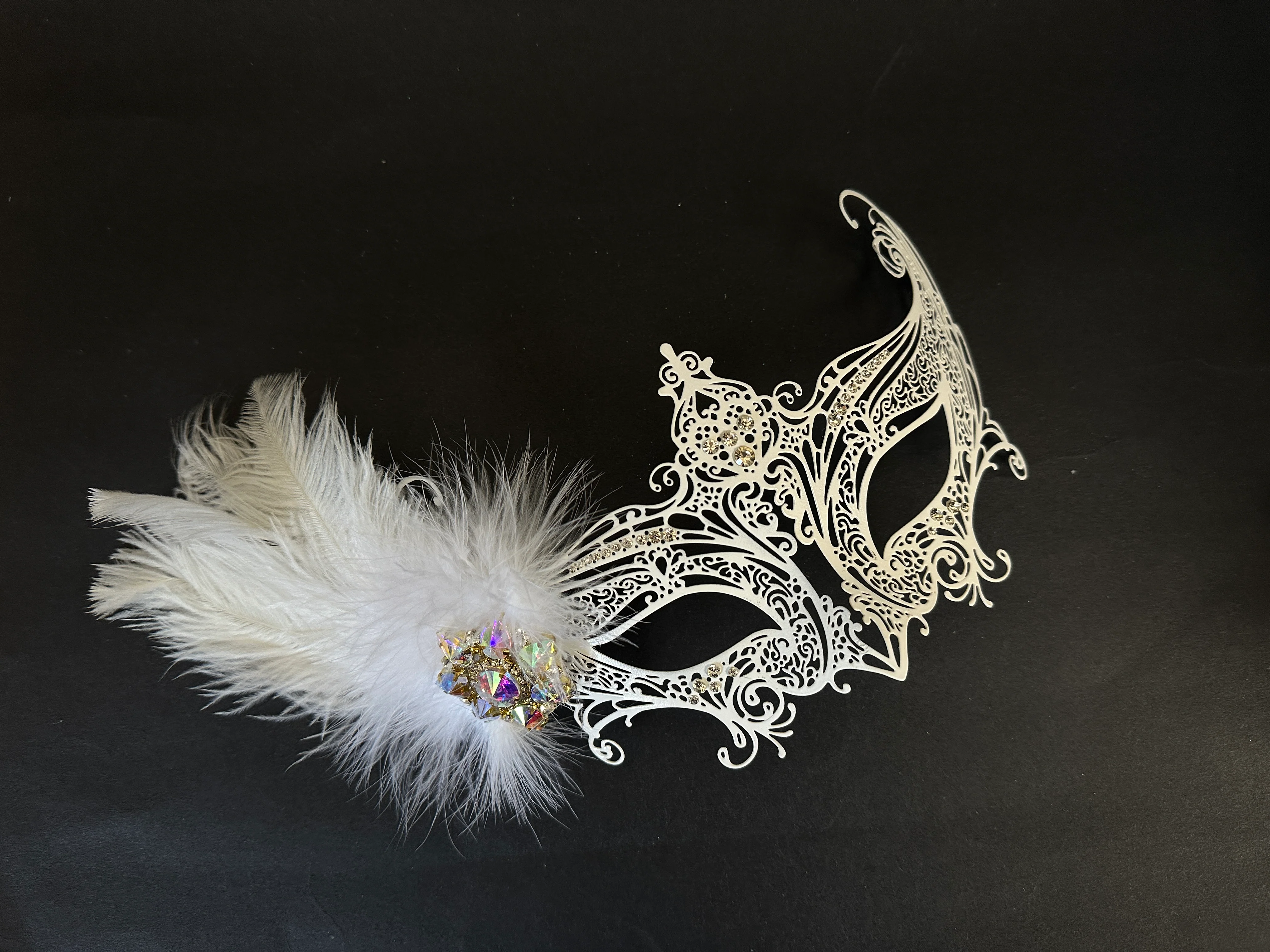 Popular Gossip Mask - White Feather - Image 2