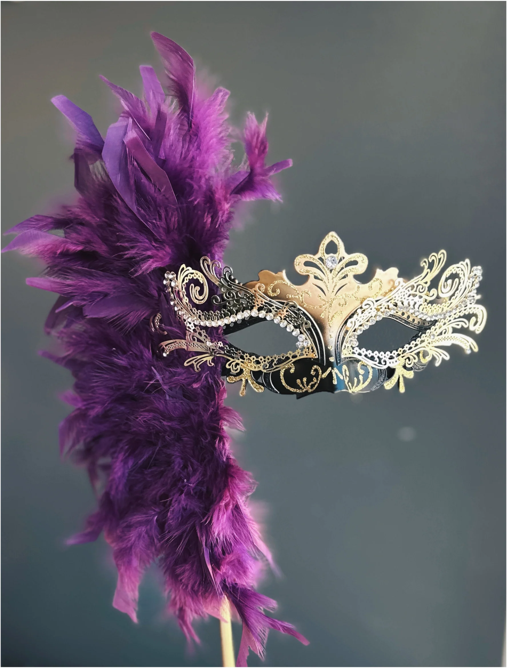 Duca Handheld Stick Feather Mask - Gold/Black - Image 4