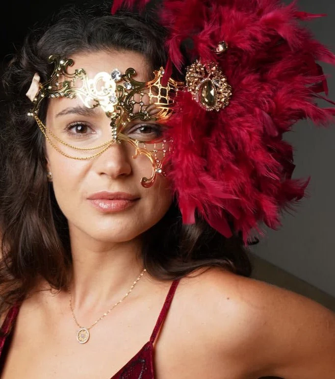 Chained Phantom Mask - Wine Red Feathers
