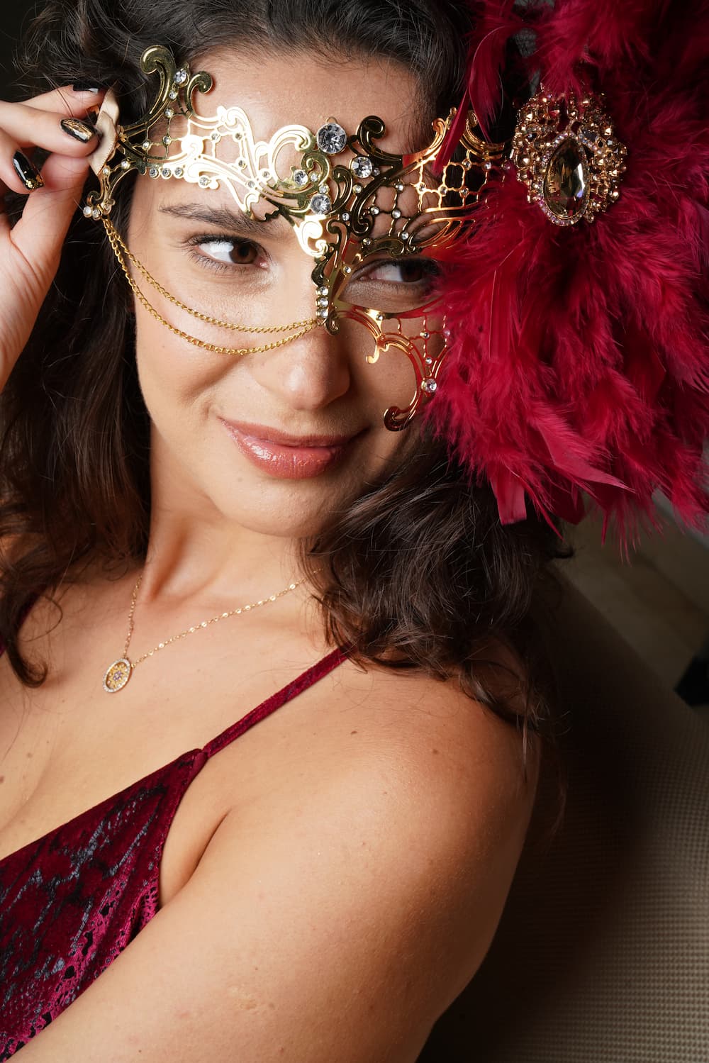 Chained Phantom Mask - Wine Red Feathers - Image 2