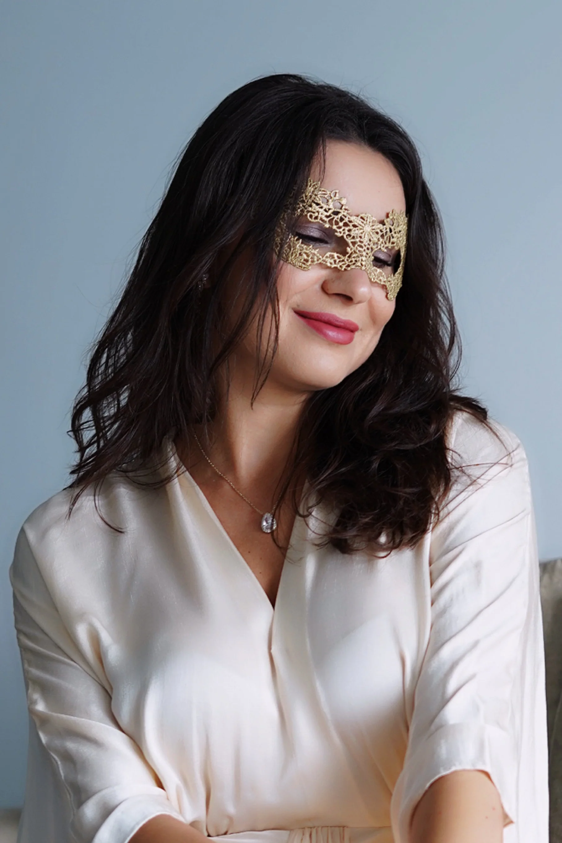 Princess Lace Mask - Gold - Image 5